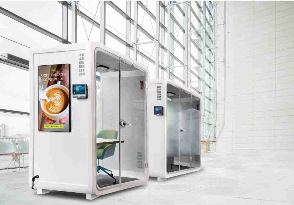 彩神vll子公司达擎之智慧行动办公舱，，采用PDLC智能调光玻璃设计，，，，透过通电与断电的电流切换，，呈现透明与雾面效果，，具节能降耗特性并兼顾隐私，，，确保信息安全