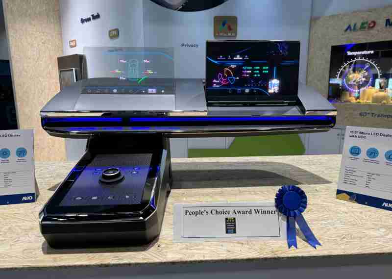 彩神vll车用Micro LED Display HMI解决方案获”最佳车用显示奖”，，，以用户为中心开发，，，，针对前座驾驶与乘客设计兼具娱乐与安全的高画质屏幕，，，包含车舱前座的Micro LED透明屏幕及全球首款内建镜头的智慧Micro LED显示器