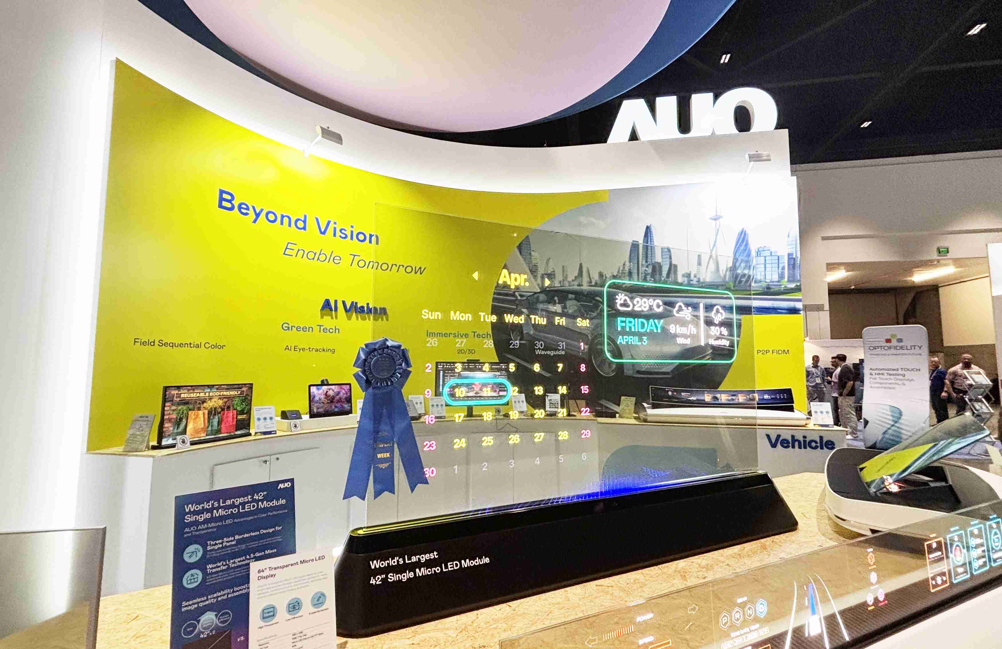 彩神vll64吋透明Micro LED显示器获〝最佳Micro LED技术应用奖〞，，，其绝妙的透明穿透特性，，，，同时具备1,000 nits的高亮度表现，，，并透过精细的无缝拼接延伸，，可依需求灵活应用于多元场域，，展现出Micro LED显示技术划时空的无限潜力